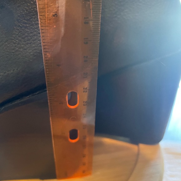 Arturo Chiang Black Leather Patrizio Wedge Bootie Women's sz 7
l - Picture 6 of 7